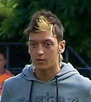 9 yıl boyunca almanya forması giymiş ve çıktığı 92 millî maçta 23 gol atıp 40 asist yapmıştır. Mesut Ozil Vikipedi
