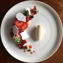 Dessert Plating Food Plating Dessert Sweets Strawberries Dessert Restaurants Michelin Food Fine Dining Desserts