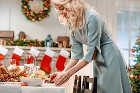 Yanı sıra beyaz tabak takımları da her zaman iştah. Yeni Yil Ruhuna Yakisan Yilbasi Masasi Nasil Hazirlanir Dogtas