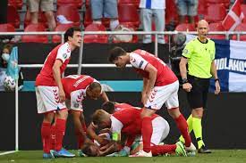 Medics rushed to aid christian eriksen after the denmark midfielder collapsed to the ground during the european championship match with finland. Yhu2ebz0ikhdmm
