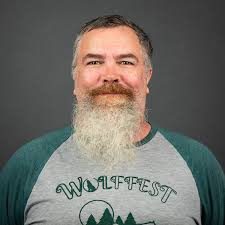 Tracy Klotz's Instagram, Twitter & Facebook