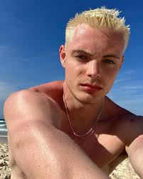 Calum Hall (@calumhalll) • Instagram photos and videos