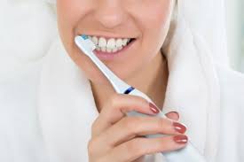 El cepillo sónico se caracteriza no por limpiar los dientes con movimientos rotatorios del cabezal, sino con un movimiento rápido de sus cerdas. Para Quien Esta Indicado Un Cepillo Electrico Sonico Higienistas Vitis