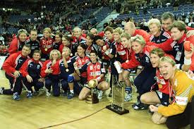 Norges håndballdamer er som ventet rangert i beste seedingsgruppe før årets em. Handballjentene Fra Vm 1999 Norsk Idretts Aeresgalleri