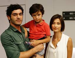 Dizide hazal kaya'nın kardeşi kiraz rolüne hayat veren 10 yaşındaki zeynep selimoğlu da yeteneğiyle dikkatleri üzerine çekiyor. 13 Family Ideas Fotografii Maternitate CelebritÄƒÈ›i Actori