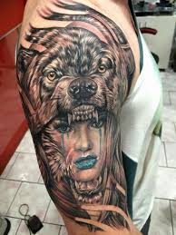 1001 Ideen Fur Ein Oberarm Tattoo Die Besten Designs In 2020 Kopfschmuck Tattoo Oberarm Tattoo Wolf Tattoos