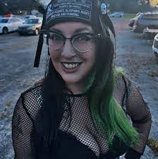 Aileen Pimentel's Instagram, Twitter & Facebook