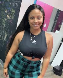 How old is yung miami. Miami Vibes Introduction Wattpad