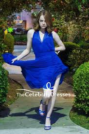 We'd rehearsed it for like four months, but it had to happen at magic hour, so we only had five takes each. Emma Stone Konigsblau Neckholder Kleid Mit V Ausschnitt Im Film La La Land Thecelebritydresses