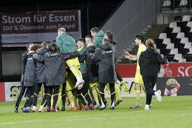 Verteidiger kommt aus der 3. Sv Straelen Gewinnt Pokal Halbfinale Bei Rot Weiss Essen