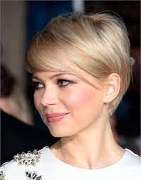 Michelle Williams Pixie Frisuren Stile 2018 Kurzhaarfrisuren Haarschnitt Frisuren Rundes Gesicht