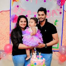 Dhananjaya maduranga de silva, or commonly dhananjaya de silva (born 6 september 1991, sinhala: Sportsinfo Lk Dhananjaya De Silva With His Family Facebook