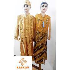 Sejumlah suku di indonesia (terutama betawi dan sunda) menjadikan baju ini sebagai pakaian kebaya sunda dari jawa barat mempunyai ciri khas warna terang pada pakaiannya, seperti putih. Baju Adat Betawi Baju Surjan Baju Adat Bali Anak Pakaian Adat Baju Adat Sunda Kebaya Perempuan Shopee Indonesia