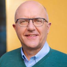 👉 Kennst du das auch? Der Moment in Verhandlungen, wenn die Frage kommt:  „𝗞𝗼̈𝗻𝗻𝗲𝗻 𝘄𝗶𝗿 𝗮𝗺 𝗣𝗿𝗲𝗶𝘀 𝗻𝗼𝗰𝗵 𝘄𝗮𝘀 𝗺𝗮𝗰𝗵𝗲𝗻?“ 🤔  Anstatt sofort in die Defensive zu gehen und Rabatte…