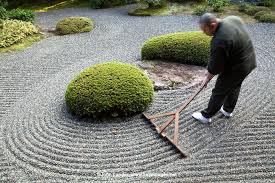 Zen Garden Japanese Gardener John Lander Photography Asiatischer Garten Trockengarten Und Gartenrechen