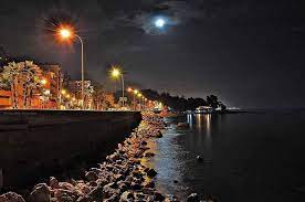 Malaga Nocturna Hoy Las Buenas Noches Os La Damos Desde El Paseo Maritimo Pablo Ruiz Picasso Al Fondo Los El Balneario Ban Paseo Maritimo Malaga Balneario