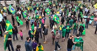 A direita é diferente mesmo. Qdomf1vugppmym