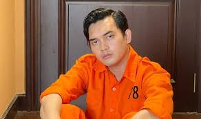 He was born in 1990s, in millennials generation. Ikbal Fauzi Pemeran Rendy Ikatan Cinta Unggah Foto Pakai Baju Tahanan Netizen Gini Aja Tetap Ganteng