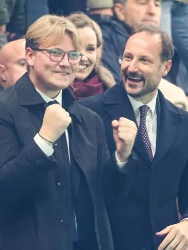 Crown Prince Haakon and Prince Sverre Magnus of Norway attended the World Championships qualification match between Italy and Norway, in Milan on 16th November 2025 🇳🇴⚽️ The Crown Prince and his son