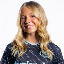 Leah Carver's Instagram, Twitter & Facebook