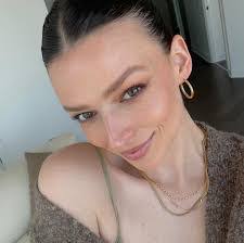 Danielle Mackenzie's Instagram, Twitter & Facebook