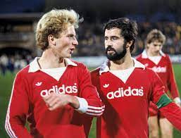 Find the perfect gerd muller stock photos and editorial news pictures from getty images. Mothersoccer On Twitter Young Kalle Rummenigge And Gerd Muller 1977 Karlheinzrummenigge Gerdmuller Fcbayern Munchen Deutschland Derbomber Adidasoriginals Https T Co Jkbdfqn5vz