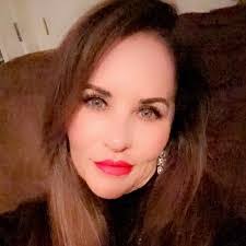 Dana Azevedo's Instagram, Twitter & Facebook