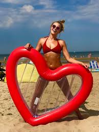 Geraldine is op dit moment de presentatrice van expeditie robinson nederland vs belgië. Enjoy Het Mooie Weer Geraldine Kemper Facebook