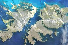 Militares argentinos de la compañía 601 toman su posición en el estrecho de san carlos, que separa las dos islas principales de las malvinas, la soledad y la gran malvina. La Soberania Argentina Sobre Las Islas Malvinas Una Causa Nacional El Liberal Movil