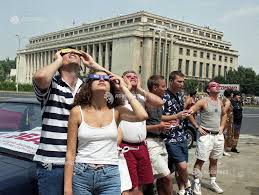 Teoretic, durata maximă a unei eclipse de soare poate să fie de 7 minute şi 32 de secunde, neatinsă vreodată. Documentar 20 De Ani De La Eclipsa TotalÄƒ De Soare Din 1999 VizibilÄƒ Din Romania Agerpres ActualizeazÄƒ Lumea