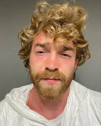 Darren Martell's Instagram, Twitter & Facebook