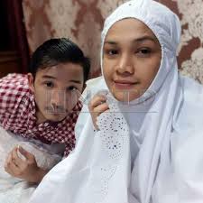 Instagram live malaysia and indonesia длительность: Showbiz Autistic Son S Tantrum Has Zarina Suffering Emotional Meltdown