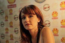 Alors que tf1 diffuse actuellement la saison 10 de la série clem, le tournage à l'occasion du 10e anniversaire de scènes de ménage, valérie karsenti et frédéric bouraly se confient sur le succès inattendu de la série de m6. Scenes De Menages Wikipedia