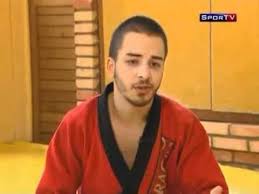 Junior lima e mônica benini se casaram em 2014, reservados em uma fazenda, imunes ao junior lima namorou (ou teve um caso, como preferir) com karina bacchi entre 2002 e 2003. Pes Do Junior Lima Lutando No Sportv Youtube