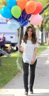 Happy Birthday Jennifer Love Hewitt Celebrates Turning 33 With A Big Bunch Of Balloons On Set Of The Client List Jennifer Love Jennifer Love Hewitt Body Jennifer Love Hewit