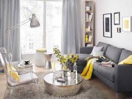 Dark Grey Sofa Dove Grey Curtains Yellow Textiles And A Vase Decoracion De Interiores Decoracion De Salas Pequenas Decoracion Gris