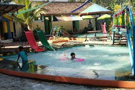 Kolam renang unik bertema hewan madagascar bisa kamu temukan di the madagascar waterpark bogor. Harga Tiket Masuk Kolam Renang Banaran Karanganyar Info Karanganyar