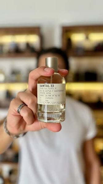 «Santal 33» ha sido descrita como “Nueva York embotellado” 🗽🪵 Un aroma  amaderado y sensual que debes conocer ✨, ., Encuentra una inspiración más  accesible como, Bharara «Viking Kashmir» en ...