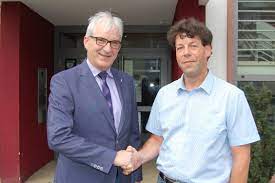 Thomas is related to kimberly a halas and kara frankenberge as well as 3 additional people. Thomas Hetche Ist Neuer Leiter Des Fachdienstes Gesundheit Beim Landkreis Eder Dampfradio