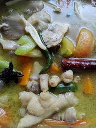 Dengan resep turun temurun dari nenek moyang, sup ayam memiliki cita rasa tinggi. Gambar Sup Kaki Ayam Gambar Makanan