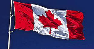 1921 kralj george v proglasio je bijelu i crvenu službenim kanadskim bojama. Hur Utvecklades Den Nationella Flaggan I Kanada 2021