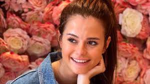 Elif Ceren Balikci Kimdir Maksatbilgi Unluler Biyografiler Kina