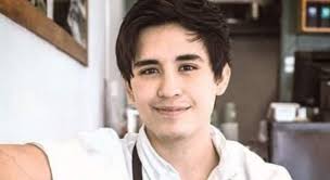 He was also shown to take risks, which can either succeed or blow up right in his face. Daniel Vera El Masterchef Sin Corona Que Adapta La Cocina A Los Tiempos Del Coronavirus Economiahoy Mx