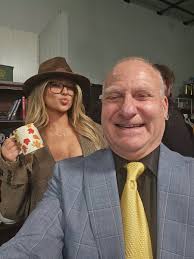 HERE IS WHAT YOU NEED TO KNOW ABOUT SEASON 8 WEEK 13 THANKSGIVING EDITION  OF @BSSAdvisors GET READY, @Jerrythekid21 POOPS IN HIS PANTS ON SET AND  THROWS UP AND I EAT IT. @