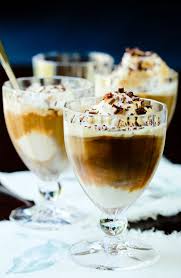 Affogato Al Cafe Ingredients 2 Scoops Vanilla Gelato Or Good Ice Cream 1 Oz Espresso 1 2 Oz Kahlua 1 Tsp Dark Leckerbissen Wurzig Italienisches Essen