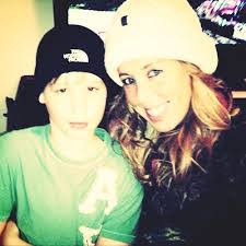 Nicole Ballew's Instagram, Twitter & Facebook