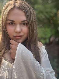 What causes a thin layer of dry starter after feeding?