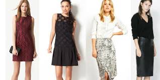Dresscode Casual Chic Ideen Vier Frauen Models Kleider Und Rocke Fur Firmenparty Ideen Abend Cocktail Party Outfit Holiday Party Dresses Party Outfit