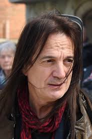 Sa famille est très cosmopolite. Francis Lalanne Pourquoi Il Ne Sera Plus Dans Fort Boyard