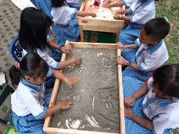 Kali ini ada us dina yang akan menemani ananda semua belajar di sentra kreativitas ^^. Paud Pelangi Manja Home Facebook